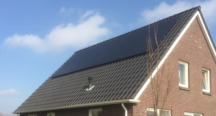 dak voorzien van zonnepanelen